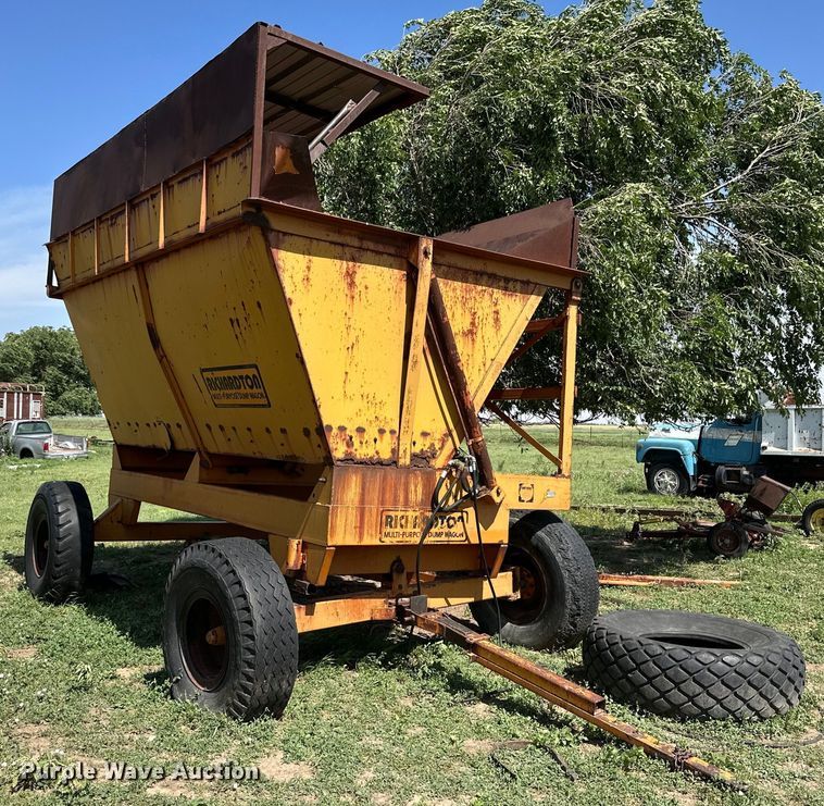 image for item KM9880 Richardton 1400  silage dump wagon