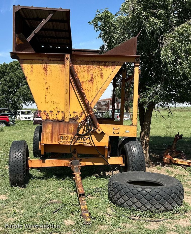 image for item KM9880 Richardton 1400  silage dump wagon