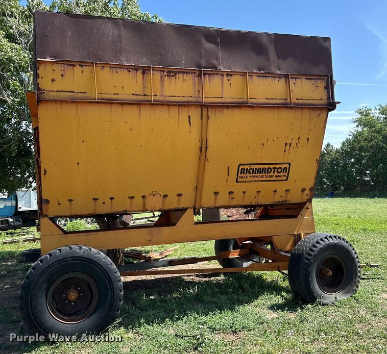 image for item KM9880 Richardton 1400  silage dump wagon
