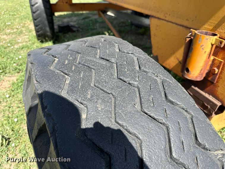 image for item KM9880 Richardton 1400  silage dump wagon
