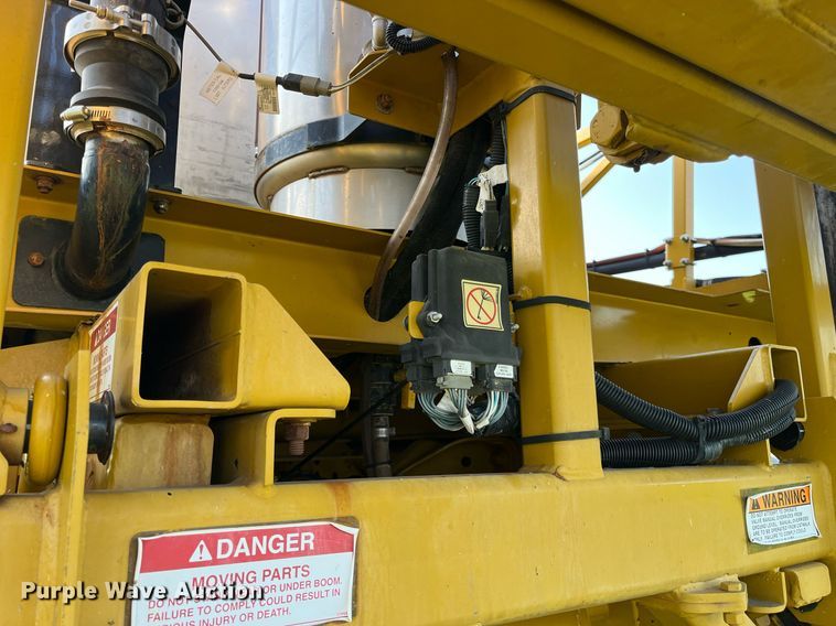 image for item KV9950 2009 Ag-Chem RoGator 1084SSC  sprayer