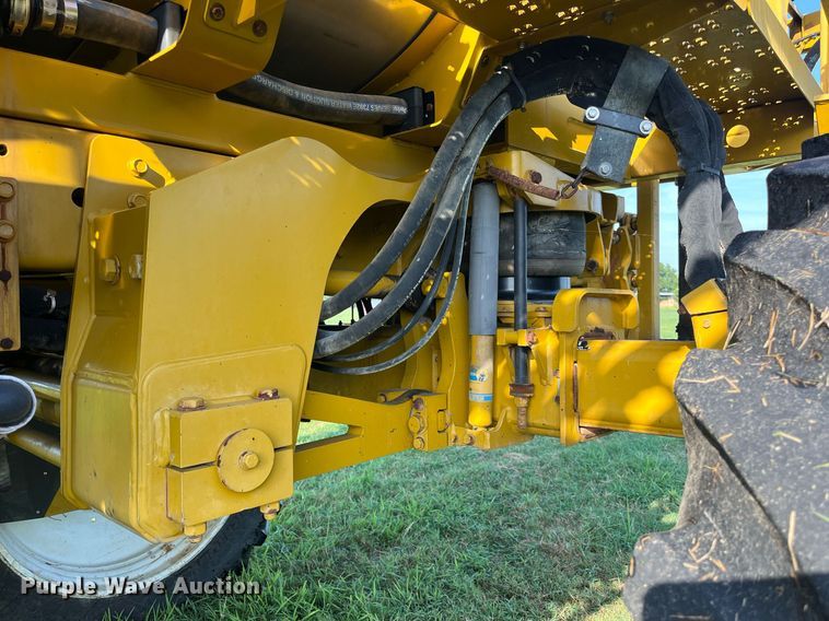 image for item KV9950 2009 Ag-Chem RoGator 1084SSC  sprayer