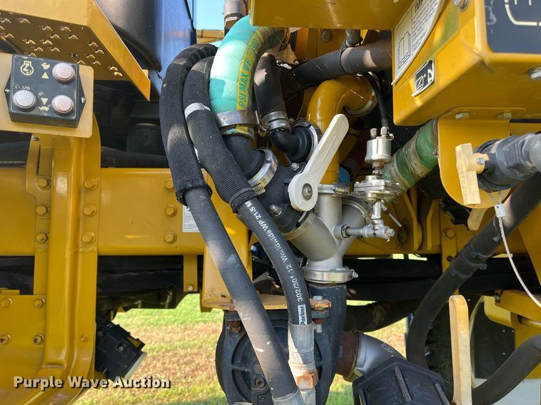 image for item KV9950 2009 Ag-Chem RoGator 1084SSC  sprayer