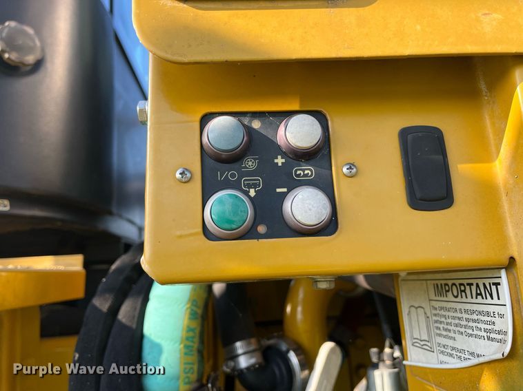 image for item KV9950 2009 Ag-Chem RoGator 1084SSC  sprayer