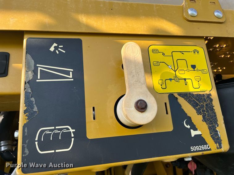 image for item KV9950 2009 Ag-Chem RoGator 1084SSC  sprayer