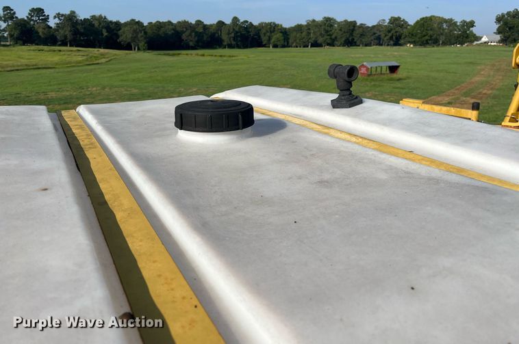 image for item KV9950 2009 Ag-Chem RoGator 1084SSC  sprayer