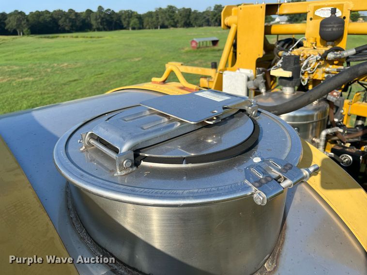 image for item KV9950 2009 Ag-Chem RoGator 1084SSC  sprayer