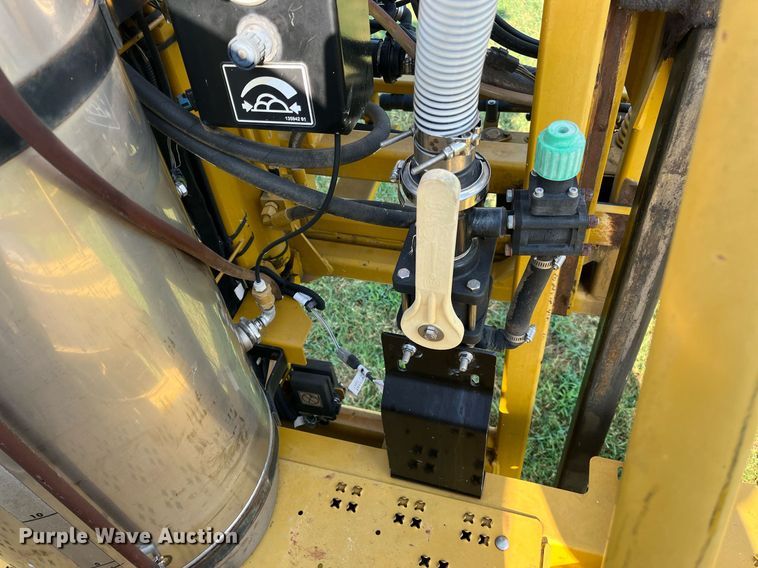 image for item KV9950 2009 Ag-Chem RoGator 1084SSC  sprayer