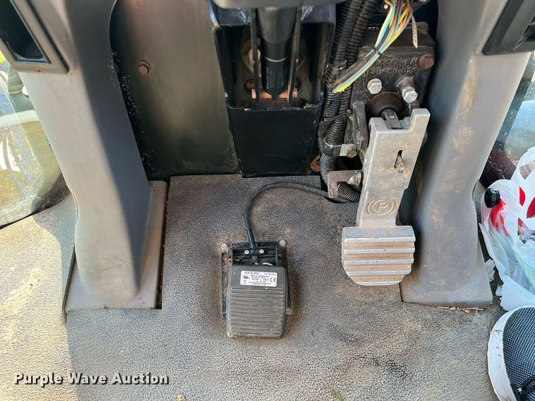 image for item KV9950 2009 Ag-Chem RoGator 1084SSC  sprayer