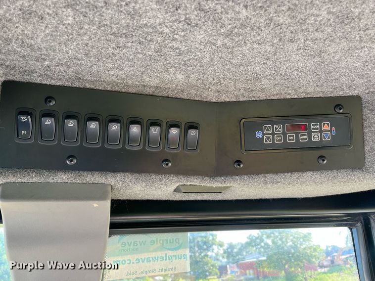 image for item KV9950 2009 Ag-Chem RoGator 1084SSC  sprayer