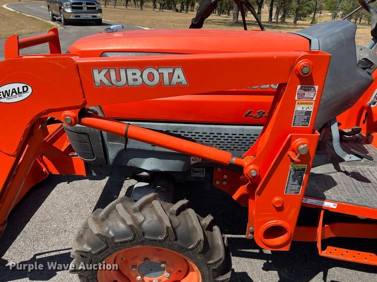 image for item LF9382 2003 Kubota L3130D  MFWD tractor