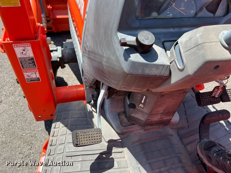 image for item LF9382 2003 Kubota L3130D  MFWD tractor