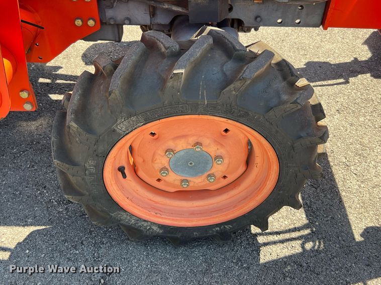 image for item LF9382 2003 Kubota L3130D  MFWD tractor