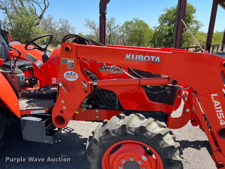 image for item LF9383 Kubota M7060D  MFWD tractor