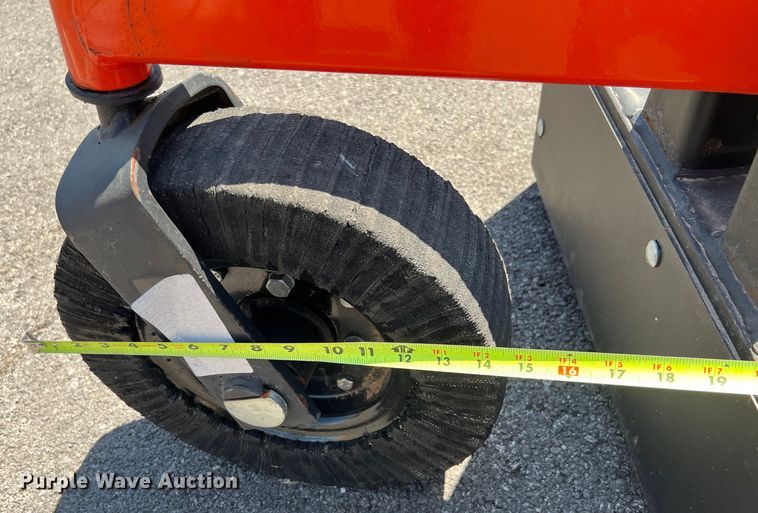 image for item LF9383 Kubota M7060D  MFWD tractor