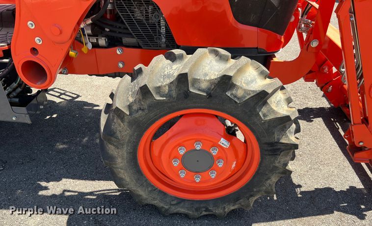 image for item LF9383 Kubota M7060D  MFWD tractor