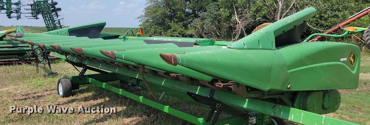 image for item LQ9089 John Deere 893  corn head