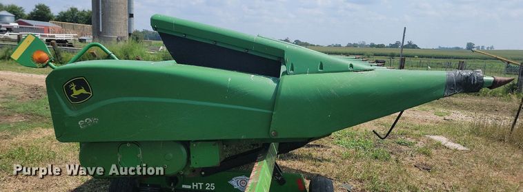 image for item LQ9089 John Deere 893  corn head