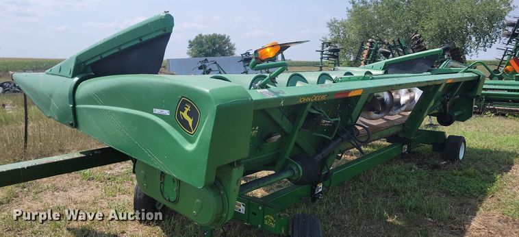 image for item LQ9089 John Deere 893  corn head