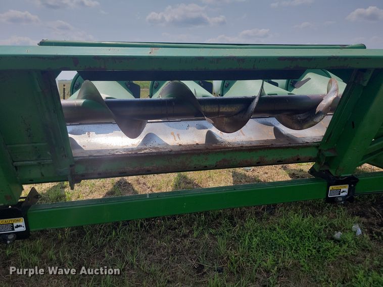 image for item LQ9089 John Deere 893  corn head