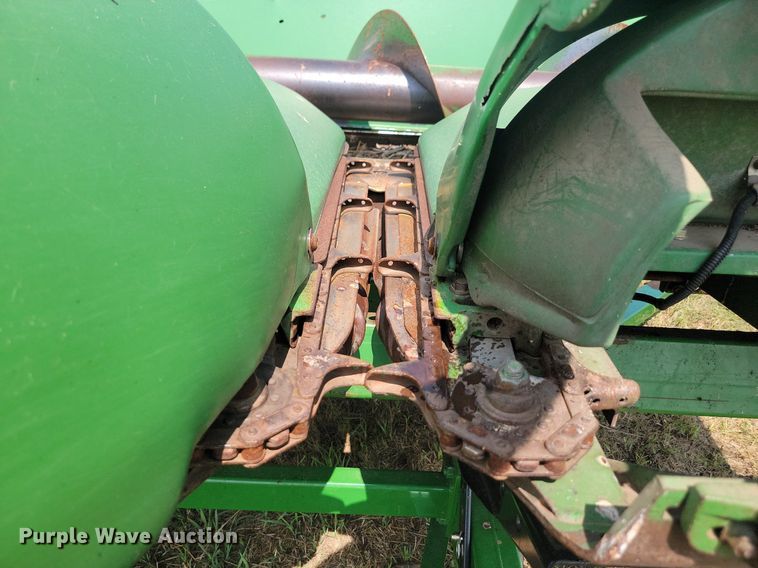 image for item LQ9089 John Deere 893  corn head