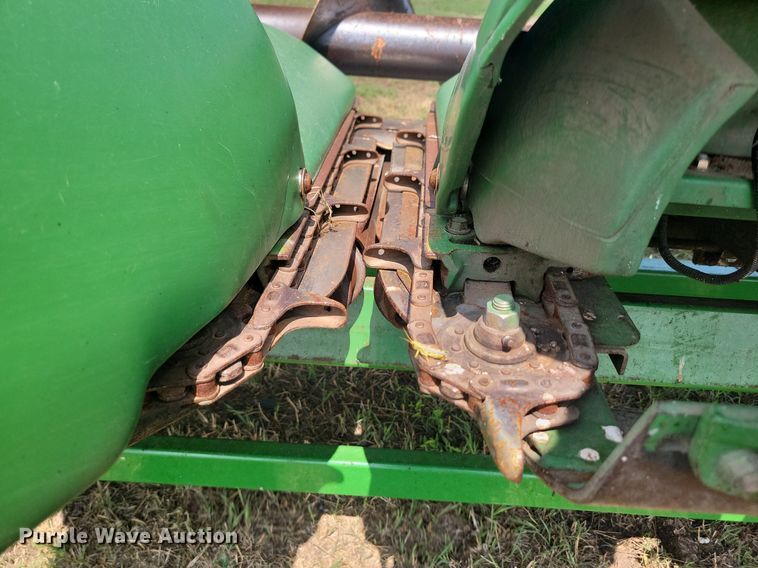 image for item LQ9089 John Deere 893  corn head