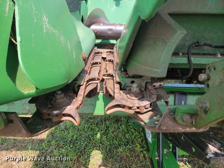 image for item LQ9089 John Deere 893  corn head