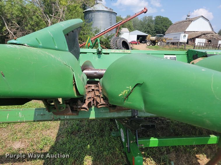 image for item LQ9089 John Deere 893  corn head