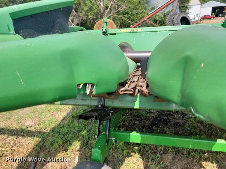 image for item LQ9089 John Deere 893  corn head