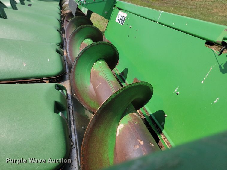 image for item LQ9089 John Deere 893  corn head