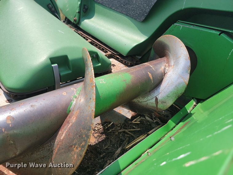 image for item LQ9089 John Deere 893  corn head