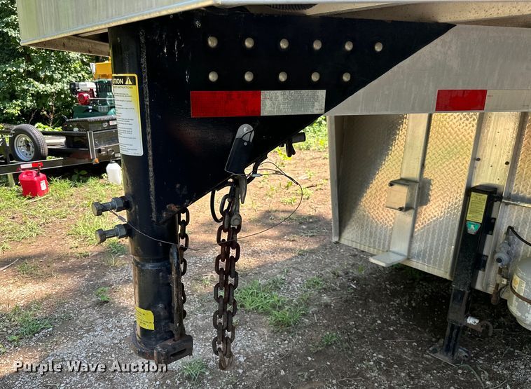 image for item ML9139 2000 Liberty Travalong  horse trailer