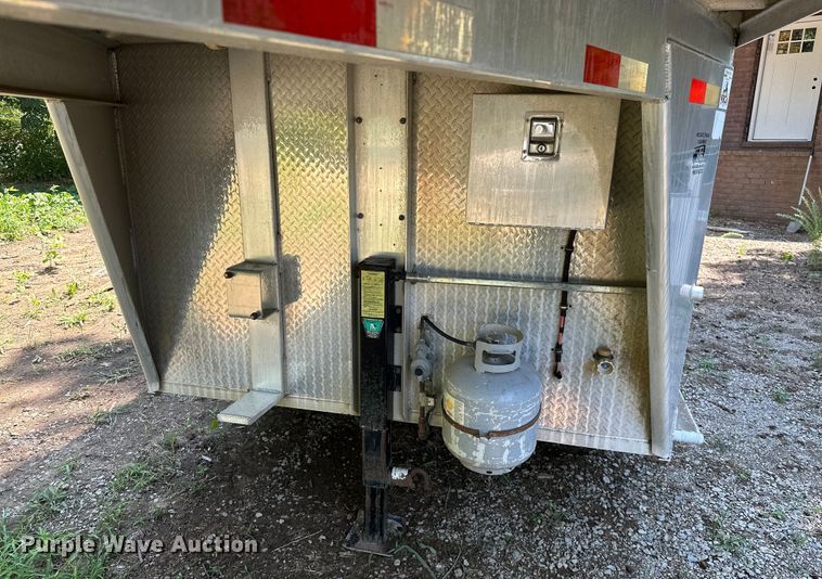 image for item ML9139 2000 Liberty Travalong  horse trailer