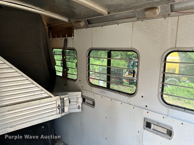 image for item ML9139 2000 Liberty Travalong  horse trailer