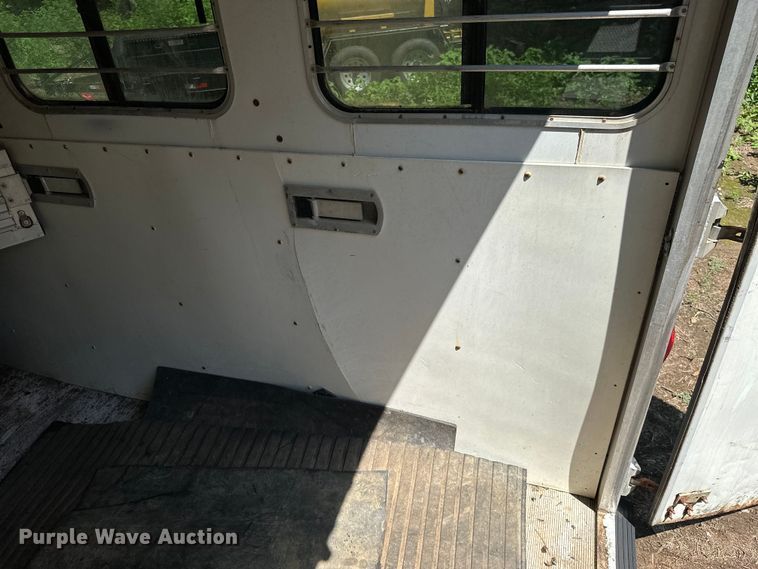 image for item ML9139 2000 Liberty Travalong  horse trailer