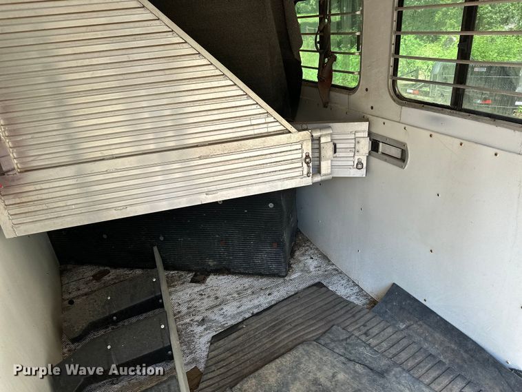 image for item ML9139 2000 Liberty Travalong  horse trailer