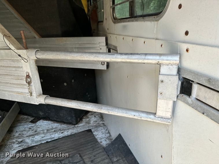 image for item ML9139 2000 Liberty Travalong  horse trailer