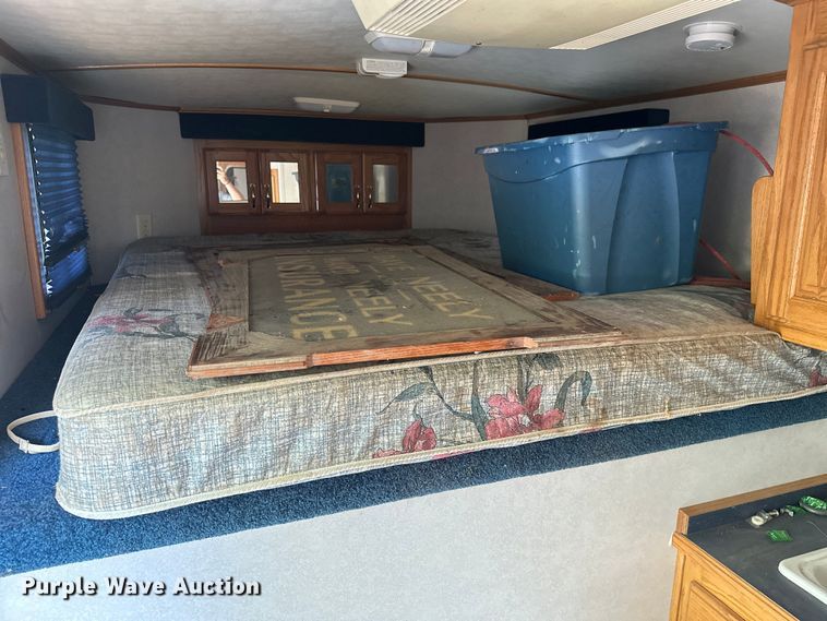 image for item ML9139 2000 Liberty Travalong  horse trailer