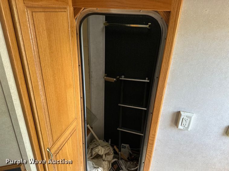 image for item ML9139 2000 Liberty Travalong  horse trailer