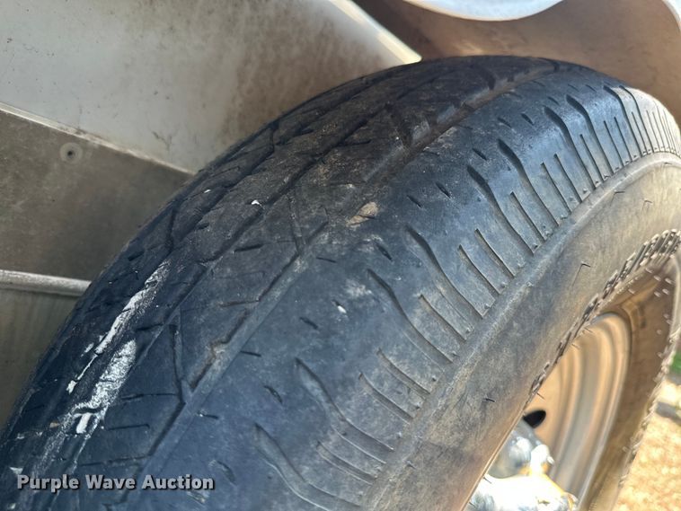 image for item ML9139 2000 Liberty Travalong  horse trailer