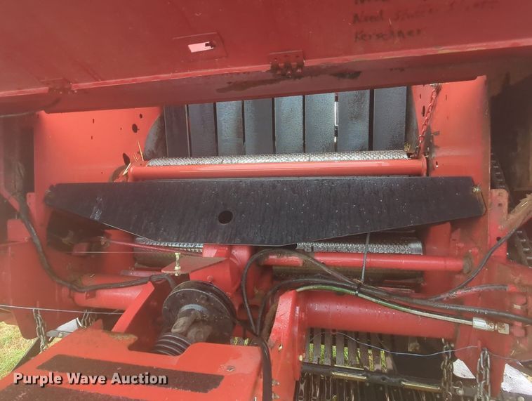 image for item MY9896 2007 Case RBX563  round baler