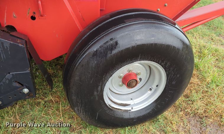 image for item MY9896 2007 Case RBX563  round baler