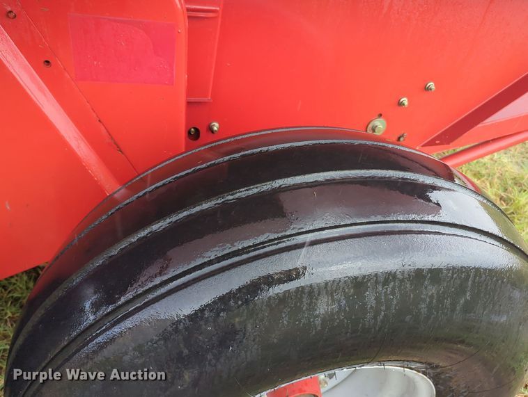 image for item MY9896 2007 Case RBX563  round baler