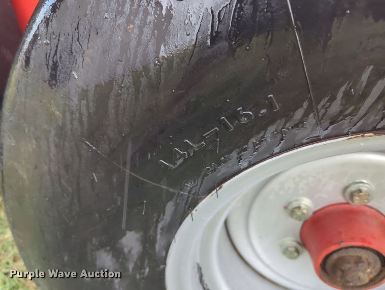 image for item MY9896 2007 Case RBX563  round baler