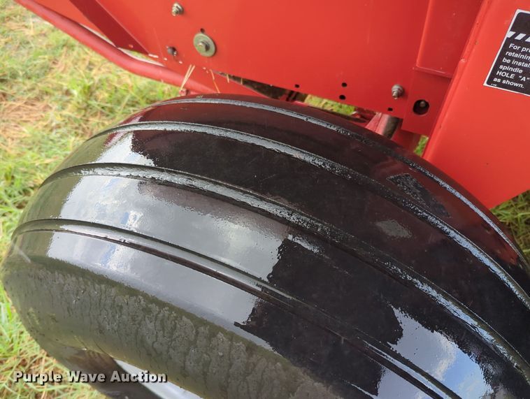 image for item MY9896 2007 Case RBX563  round baler