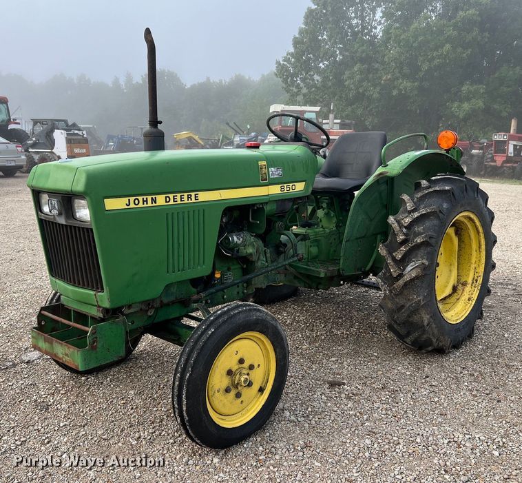 image for item NA9078 1979 John Deere 850  tractor