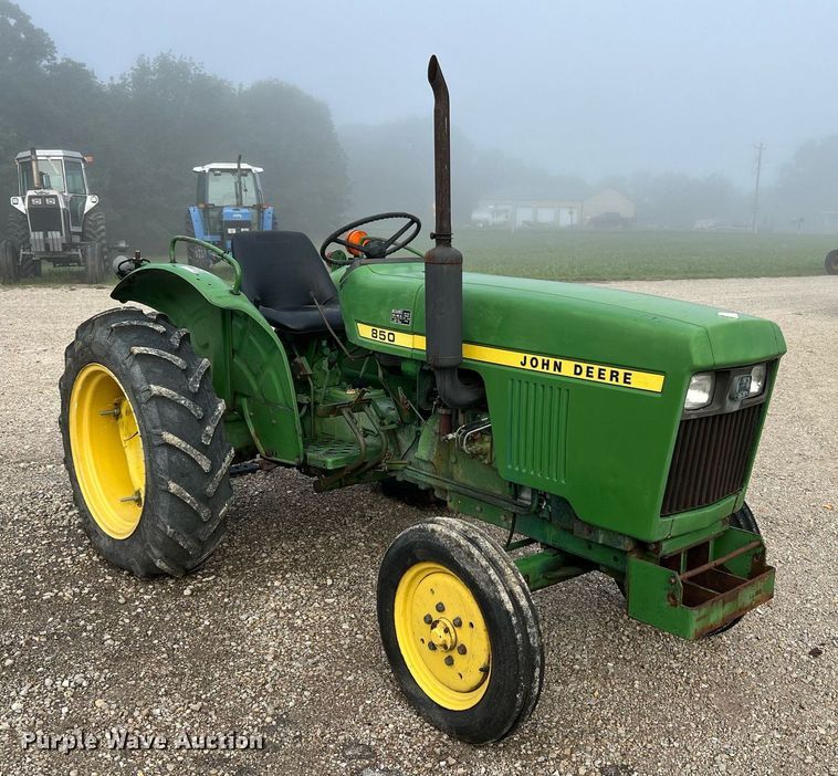 image for item NA9078 1979 John Deere 850  tractor