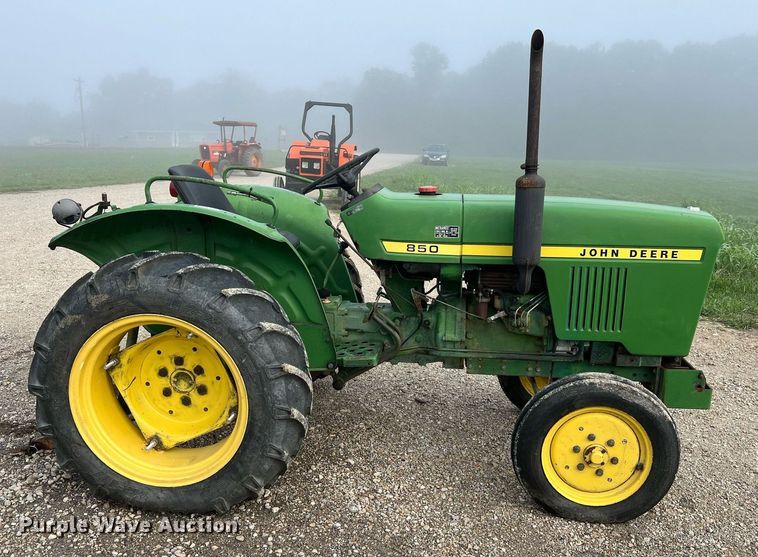image for item NA9078 1979 John Deere 850  tractor