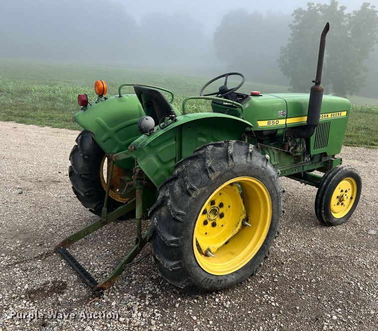 image for item NA9078 1979 John Deere 850  tractor