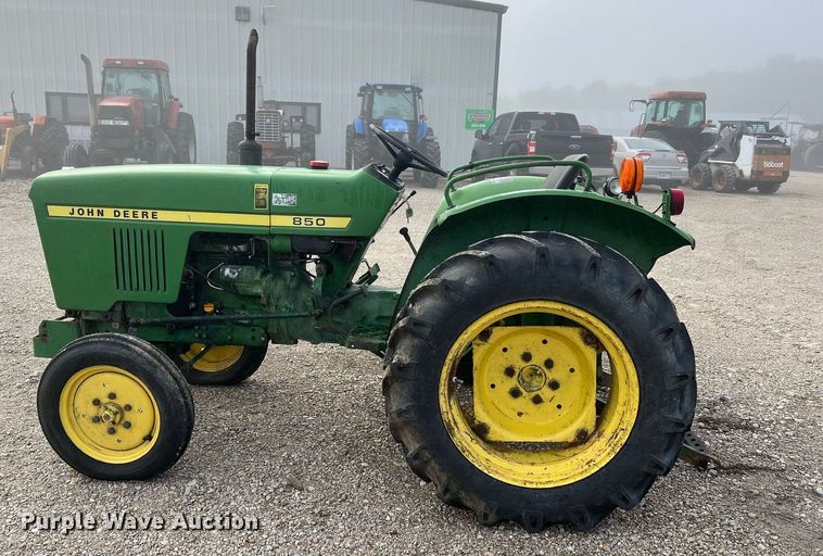image for item NA9078 1979 John Deere 850  tractor